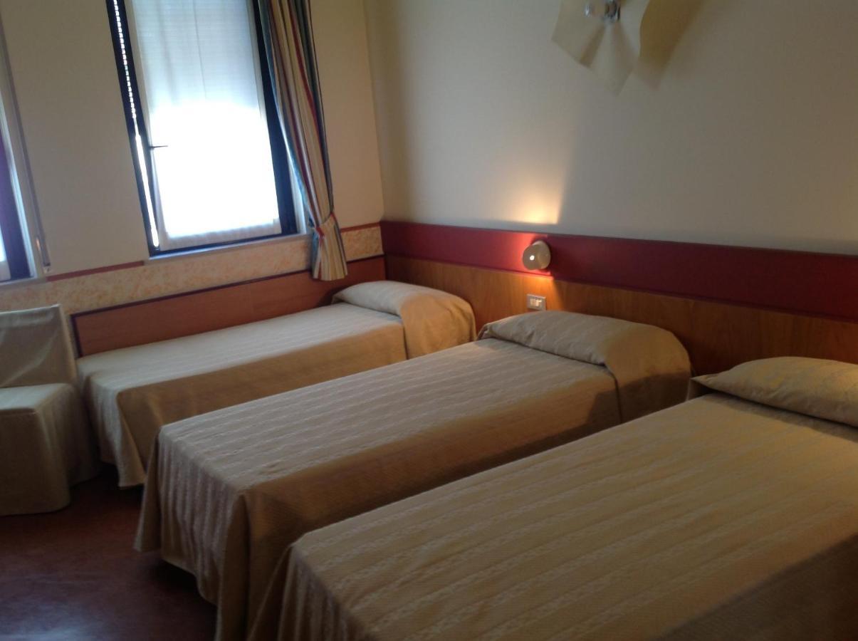 Hotel Roma Bussolengo Rum bild